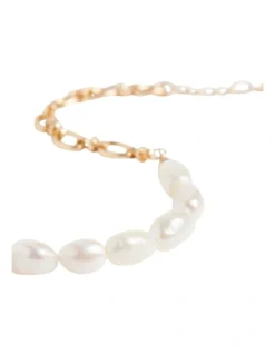 Pearl Chain Bracelet In Gold 5 Pearl Chain Bracelet In Gold -Heritage 984311290 3 720x928