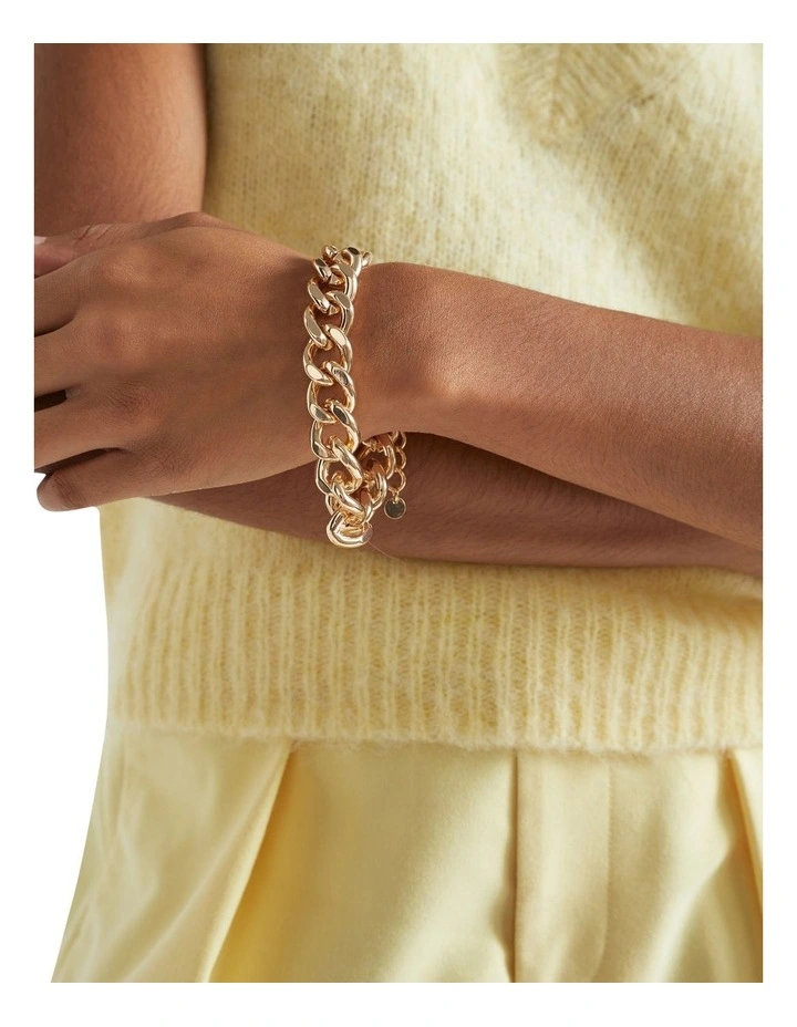 Flat Curb Chain Bracelet In Gold 2 Flat Curb Chain Bracelet In Gold - Image 2