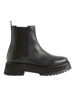 Elliot Gusset Boot In Black