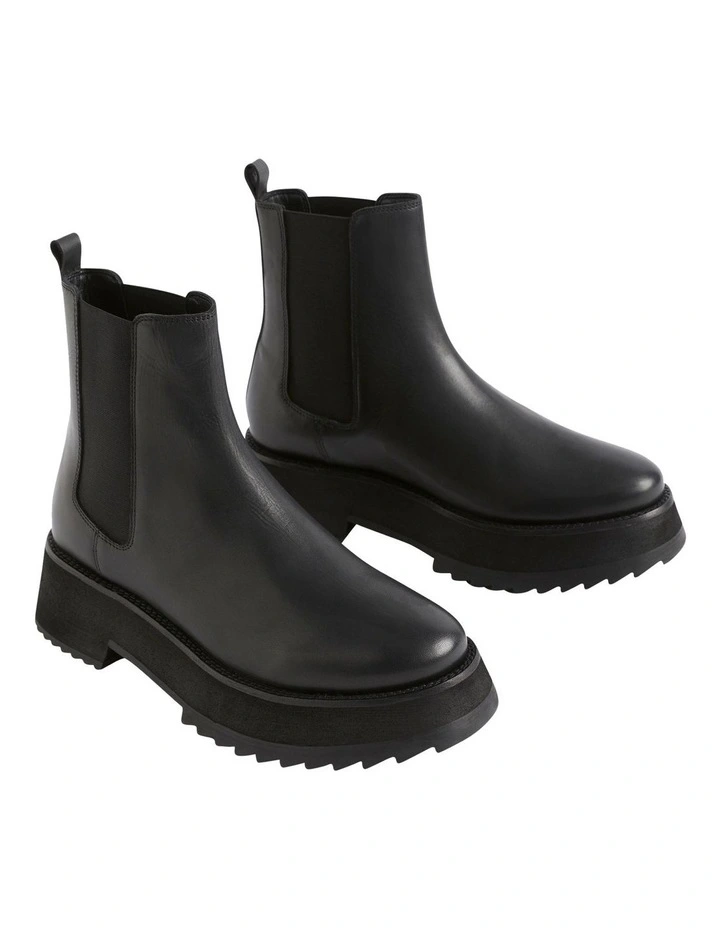 Elliot Gusset Boot In Black 2 Elliot Gusset Boot In Black - Image 2