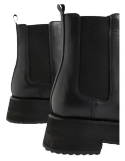 Elliot Gusset Boot In Black 8 Elliot Gusset Boot In Black -Heritage 988435270 988428520 4 720x928