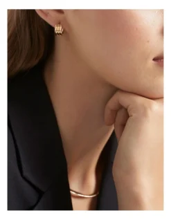 Ridged Hoop In Gold -Heritage 988451200 3 720x928