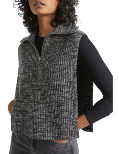 Zip Collared Bib In Black